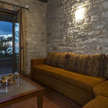 Enastron * Кипарисия